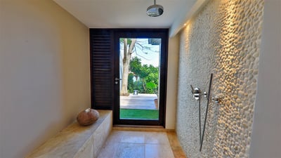 Luxury Villa Photo #48