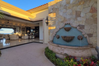 Luxury Villa Photo #10