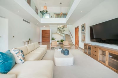 Luxury Villa Photo #13