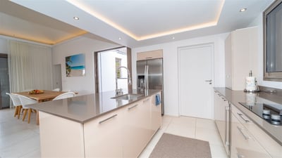 Kitchen & Dining Area