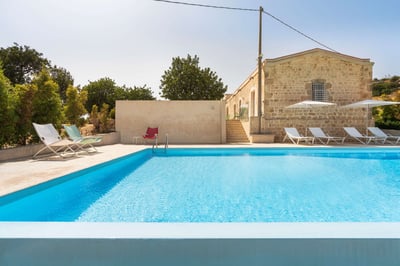 Luxury Villa Photo #4