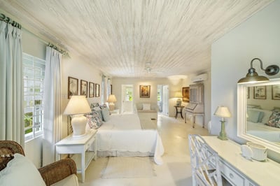 Luxury Villa Photo #35