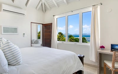 Luxury Villa Photo #26