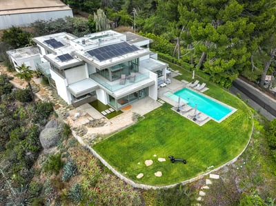 Luxury Villa Photo #3