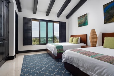 Luxury Villa Photo #18