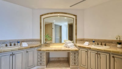 Luxury Villa Photo #25