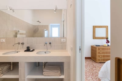 Luxury Villa Photo #38