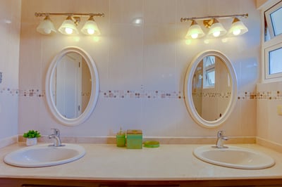 Luxury Villa Photo #40