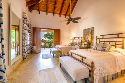 Luxury Villa Photo #34