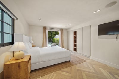 Luxury Villa Photo #23