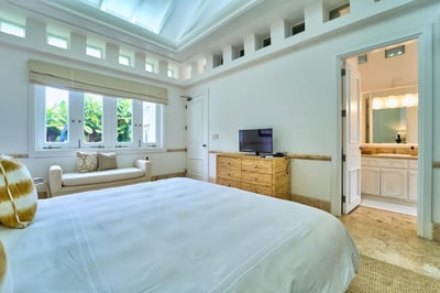 Luxury Villa Photo #35