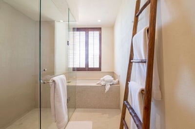 Luxury Villa Photo #23