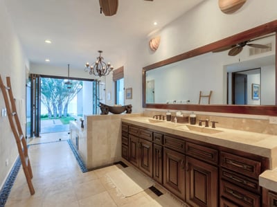 Luxury Villa Photo #28