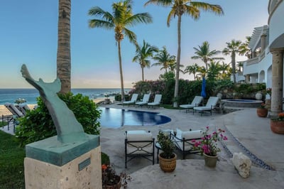 Luxury Villa Photo #4