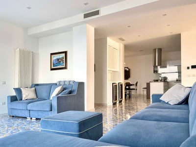 Luxury Villa Photo #14
