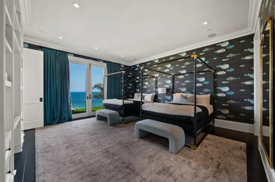 Luxury Villa Photo #38