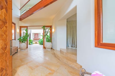 Luxury Villa Photo #8