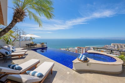 Luxury Villa Photo #10