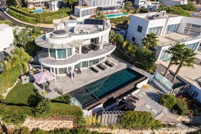 Luxury Villa Photo #4