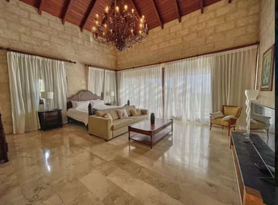 Luxury Villa Photo #27