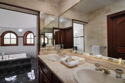 Luxury Villa Photo #18