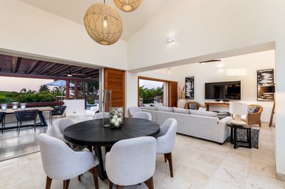 Luxury Villa Photo #25