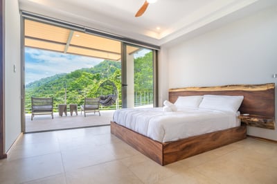 Luxury Villa Photo #40