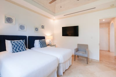 Luxury Villa Photo #32