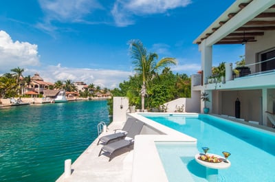 Luxury Villa Photo #6