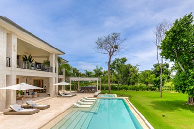 Luxury Villa Photo #4