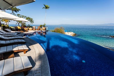 Luxury Villa Photo #4
