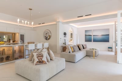 Luxury Villa Photo #23