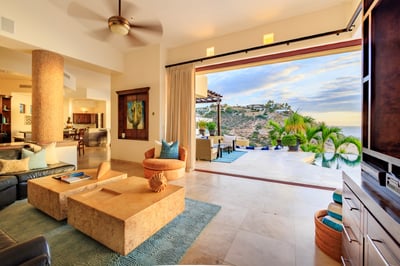 Luxury Villa Photo #30