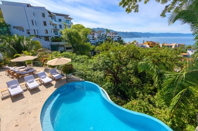 Luxury Villa Photo #4