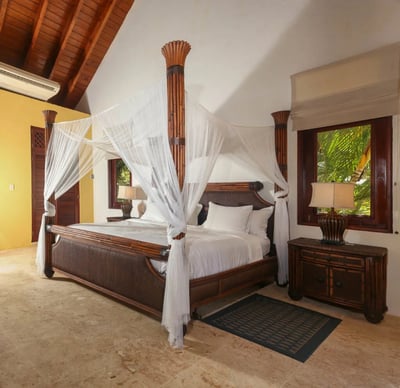Luxury Villa Photo #19