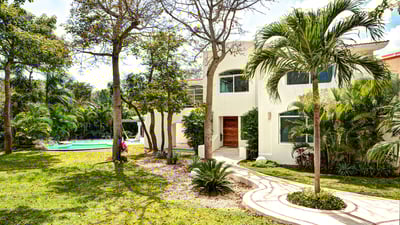 Luxury Villa Photo #26