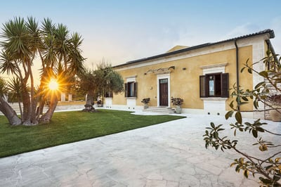 Luxury Villa Photo #7