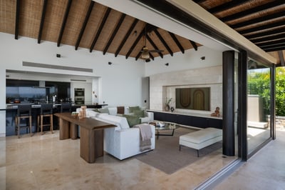 Luxury Villa Photo #14