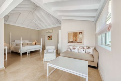 Luxury Villa Photo #15