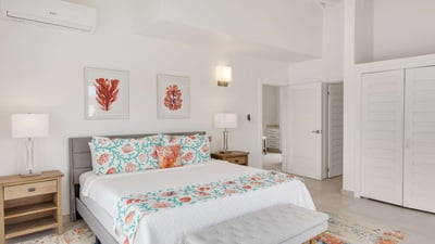 Luxury Villa Photo #31