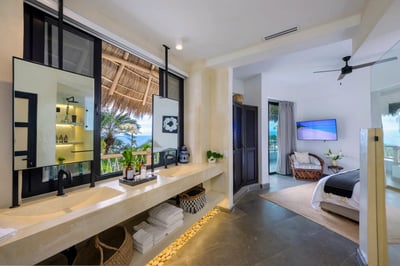 Luxury Villa Photo #25