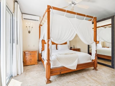 Luxury Villa Photo #45
