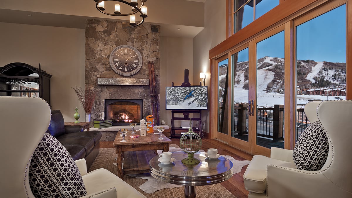 Sunshine Peak great room with fireplace and beautiful views - Image 12