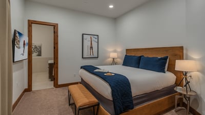 Apex Lodge North Side: King Suite 1 Main Level