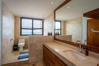 Luxury Villa Photo #46