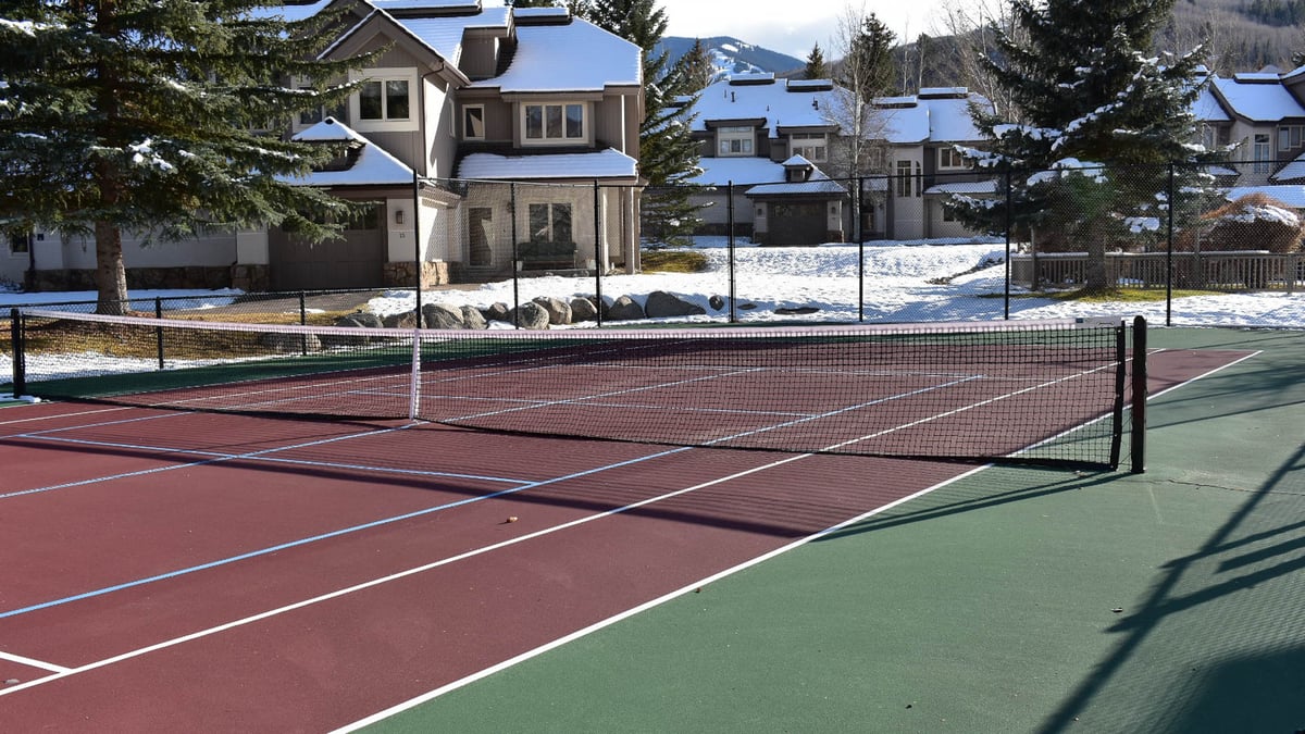 Community Tennis Court	 - Image 13