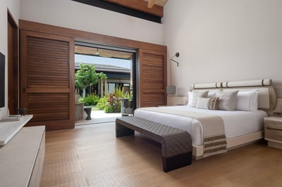 Luxury Villa Photo #40