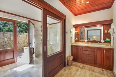 Luxury Villa Photo #33