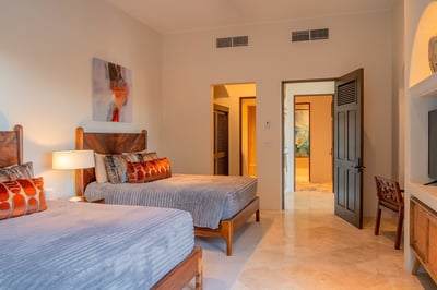 Luxury Villa Photo #37