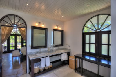 Luxury Villa Photo #18